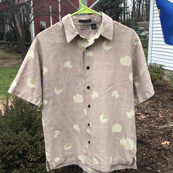 A[X]IST Mens Size M Geo Patterned Silk, Short Sleeve, Tan/Cream Button Shirt - Picture 2 of 5